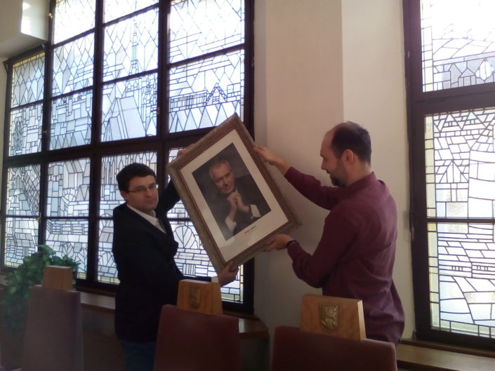 Obrazy Miloše Zemana už na novojičínské radnici nevisí