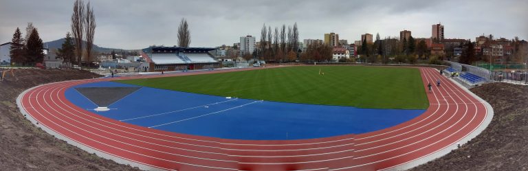 Rekonstrukce fotbalového a atletického stadionu je u konce