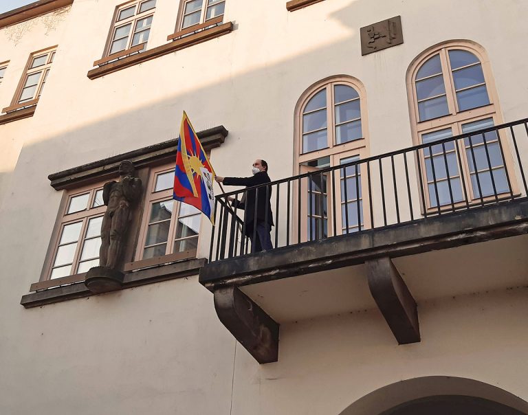 Nový Jičín opět vyvěsil tibetskou vlajku