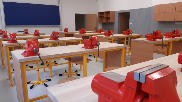 Investice do vzdělávání a pozvánka do atria